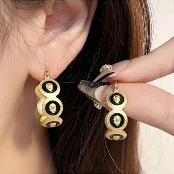 Designer Inspired Cuff Earrings - Picture 3 of 5